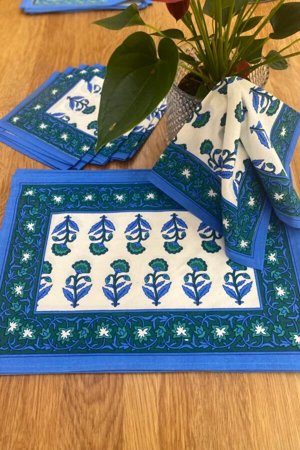 Table mats set